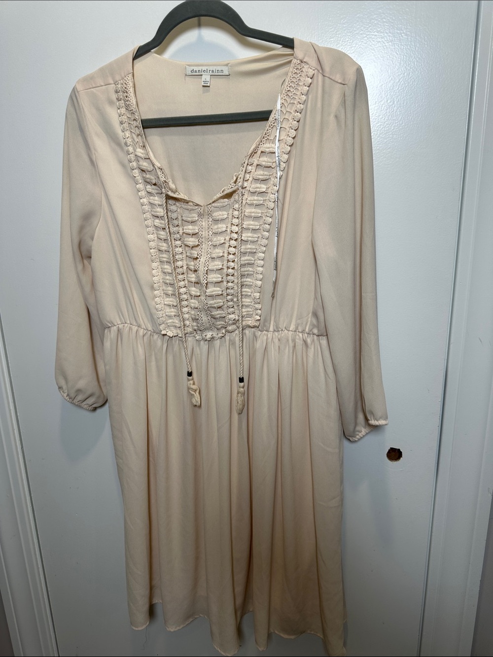 Daniel Rainn Cream Crochet-Trim Boho Midi Dress with Tassel Ties (61)